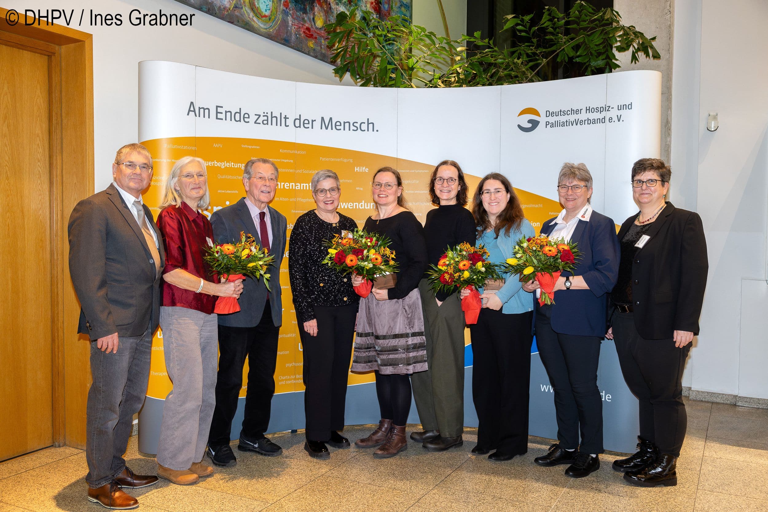 Preisträger und Laudatoren beim Neujahrsempfang des DHPV: Paul Herrlein, Annemarie Schurzmann, Franz Müntefering, Susanne Kränzle, Stephanie Winter-Below, Susanne Fleckinger, Dr. Sabine H. Krauss, Ilona Schneider, Cora Schulze (v.l.n.r.)