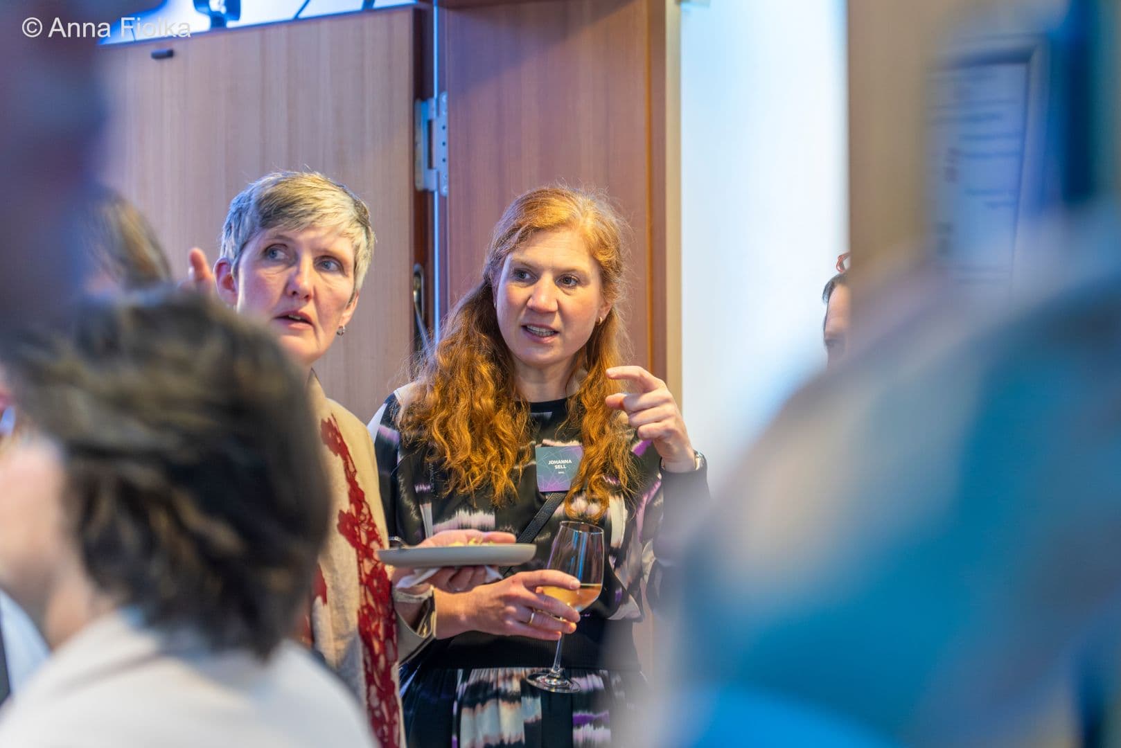 Wo geht es zur Reform? Karen Walkenhorst (TK) (l.) mit Johanna Sell (BMG)