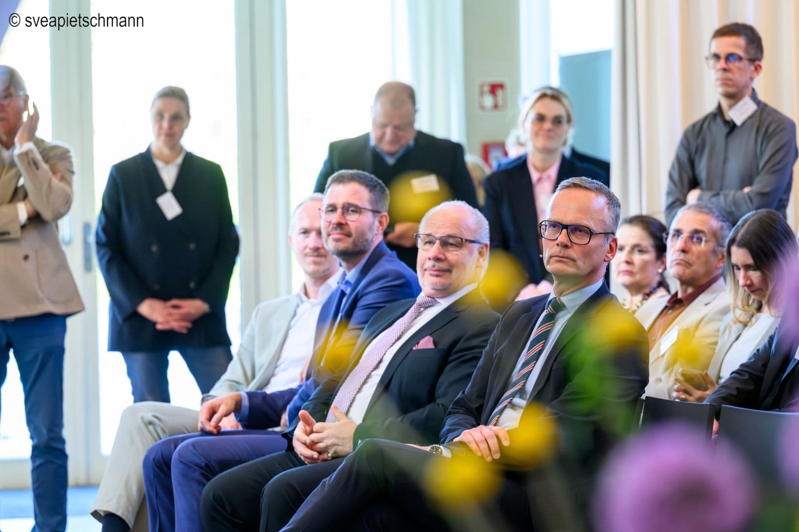 Aufmerksame Zuhörer: BMG-Staatssekretär Georg Kippels (l.) und Bork Bretthauer (Pro Generika