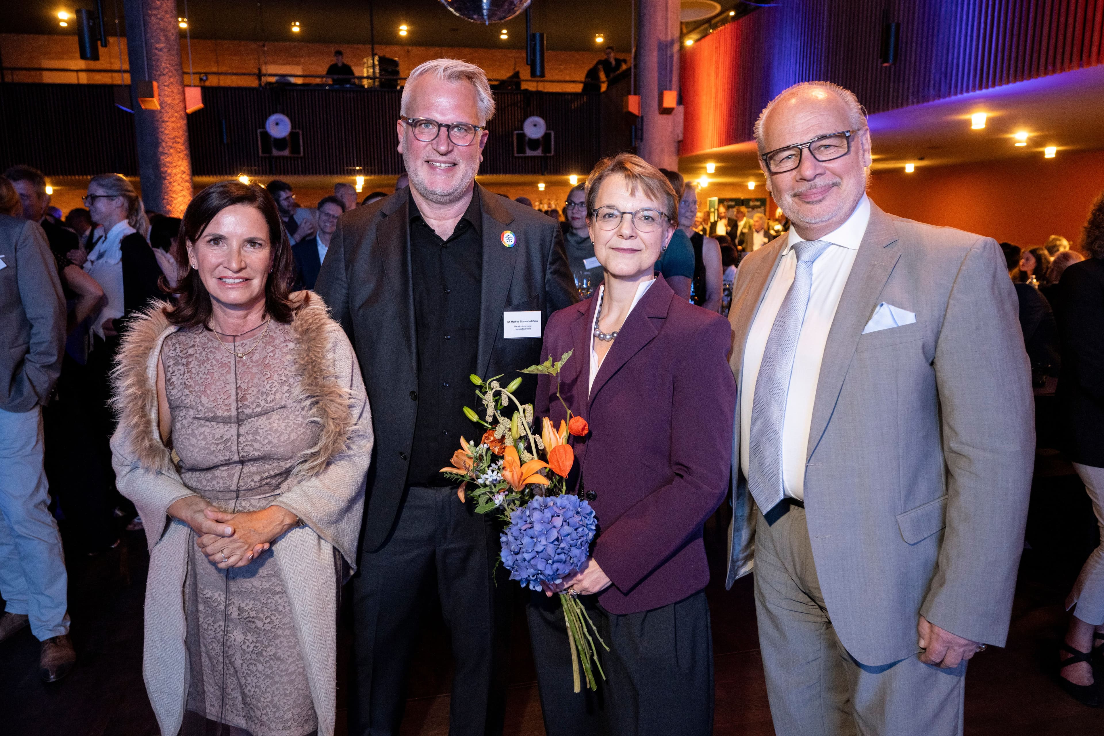 Nicola Buhlinger-Göpfarth und Markus Blumenthal-Beier (Hausärztinnen- und Hausärzteverband) mit den BMG-Staatssekretären Katja Kohfeld und Georg Kippels (v.l.n.r.)