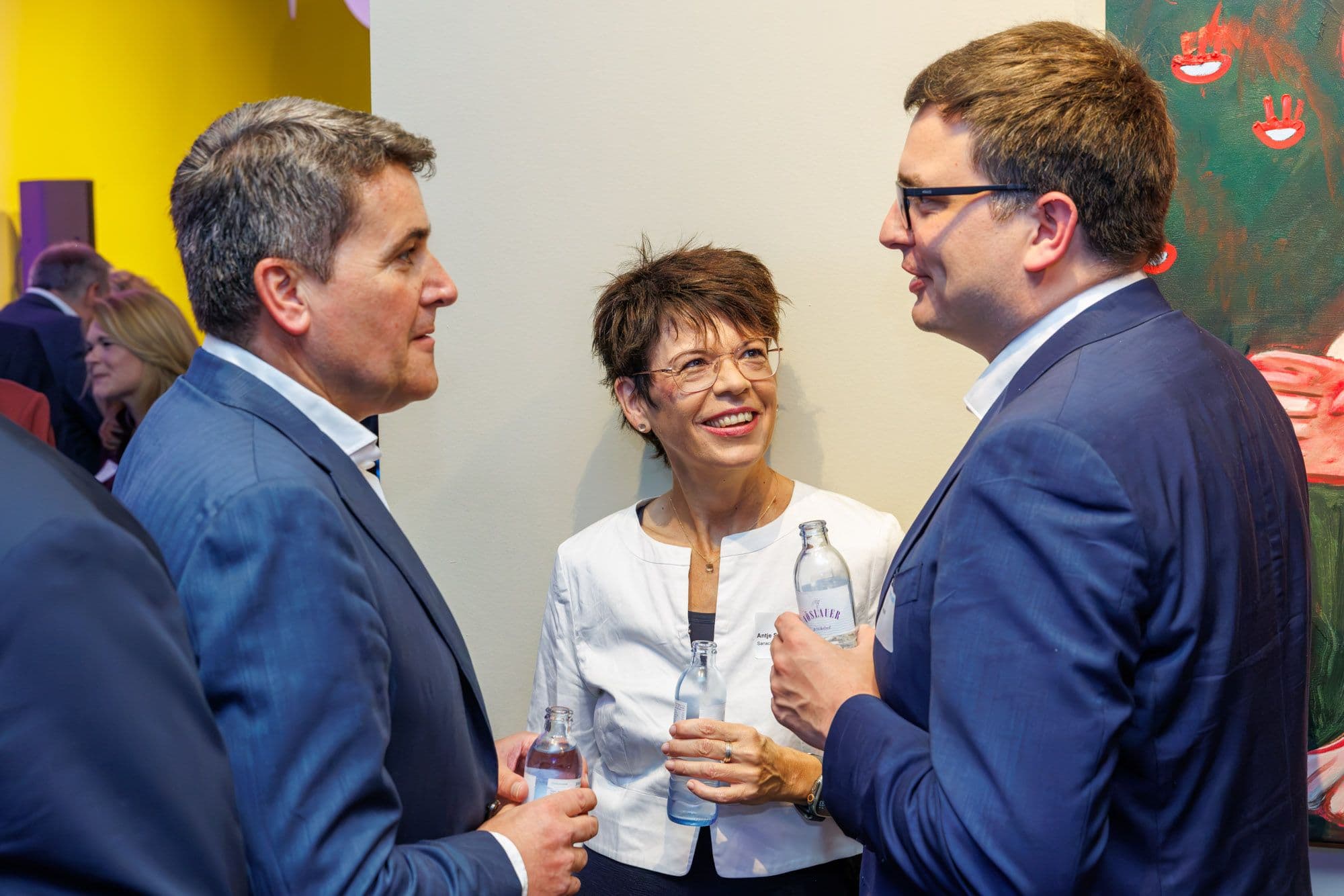Patrick Neuss (PHAGRO) mit  Antje Saalfeld und Julian Dehmel (beide Sanacorp) (v.l.n.r.)