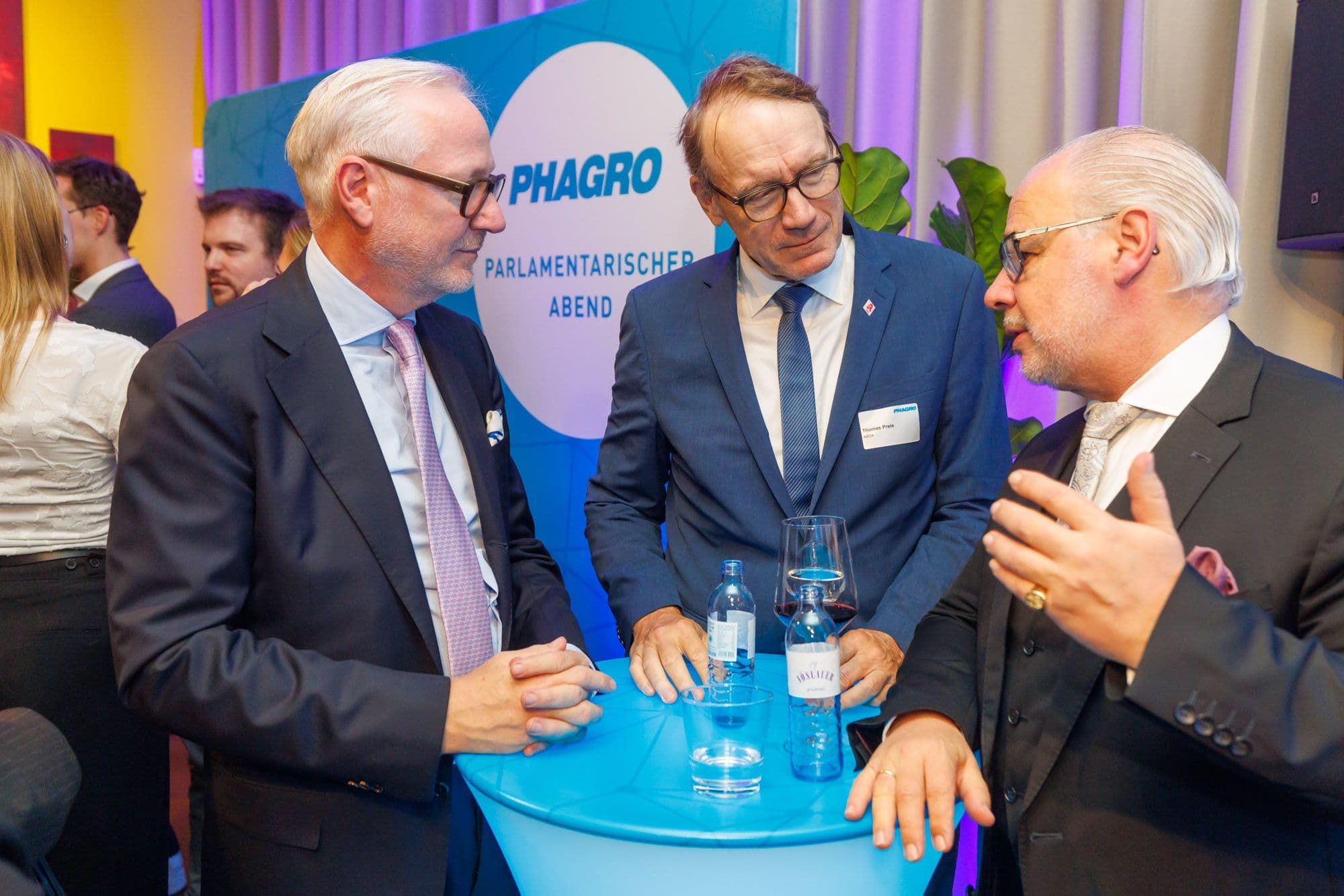 Marcus Freitag (PHAGRO) mit Thomas Preis (ABDA) und BMG-Staatssekretär Georg Kippels (v.l.n.r.)